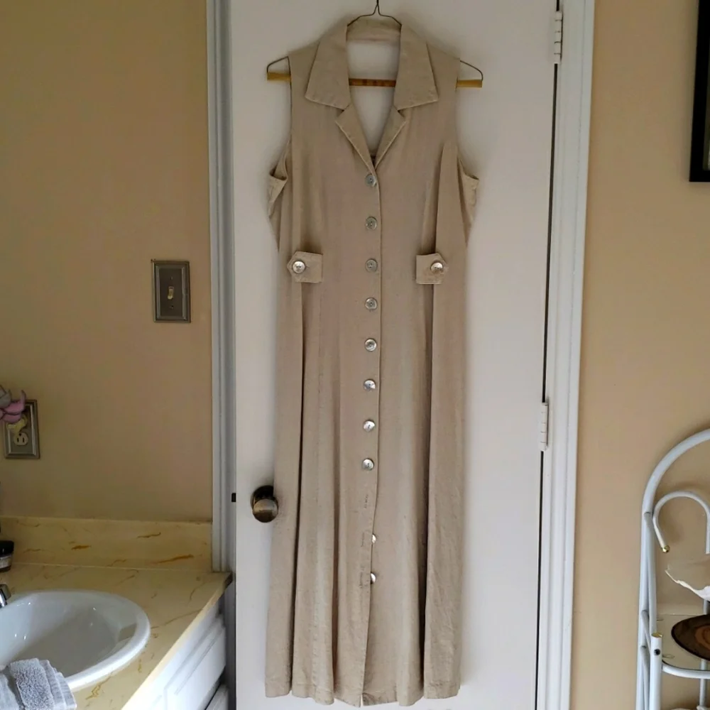 Dress - Picture 1 of 6